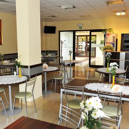 Centrum Ostra Brama Im. Jana Pawla II Скаржиско-Камєнна Екстер'єр фото